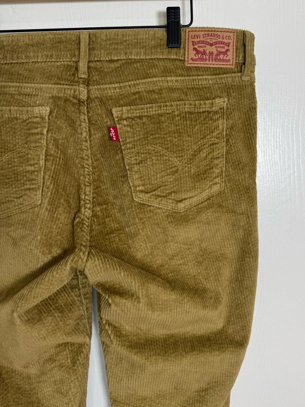 Levi's Corduroy Slim Fit Pants Men’s Size W32 L30 Tan Classic Casual Skater